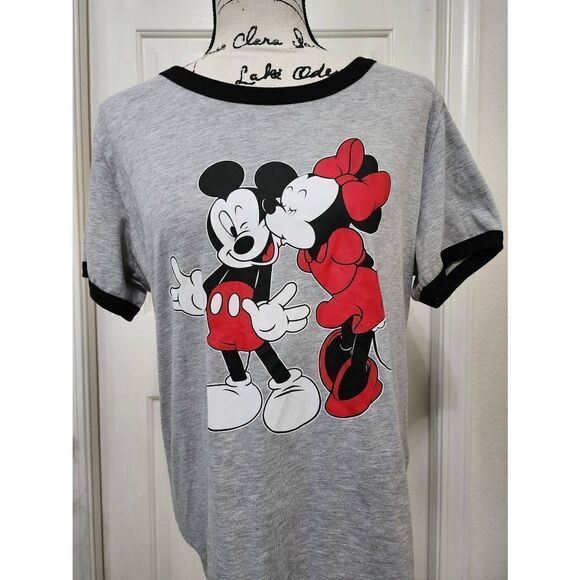 NWOT Disney Tee SZ XL Juniors - Picture 1 of 3